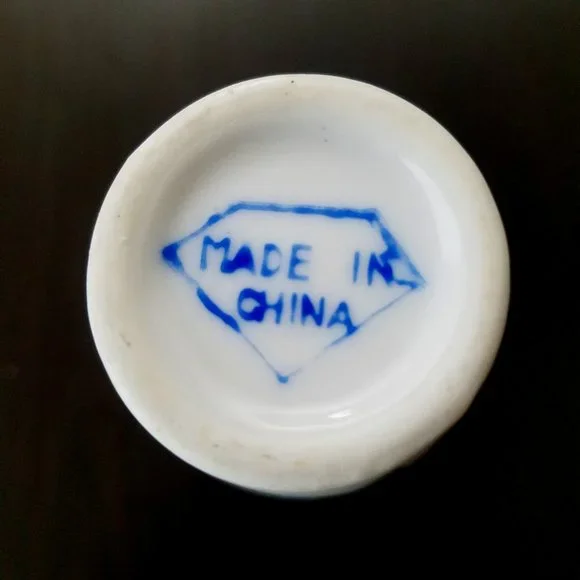 Vintage Made in China Miniature Flower Transfer Design White Vase - Picture 11 of 12